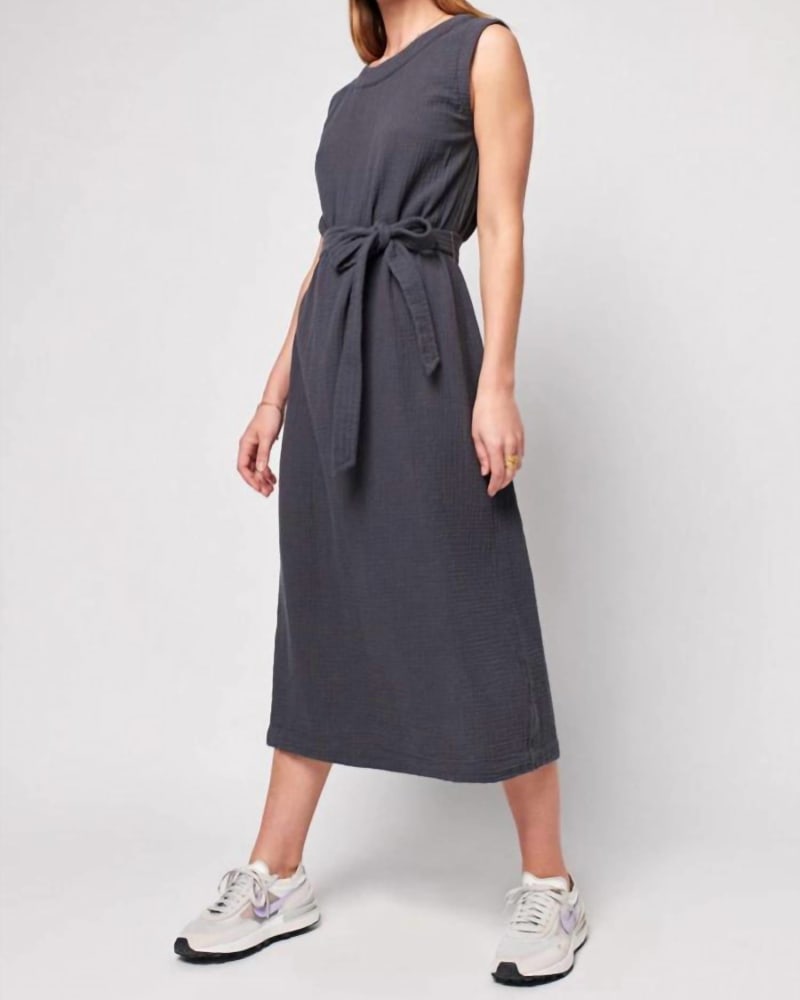 Front of a model wearing a size Large Dream Cotton Costa Dress in Washed Black in Washed Black by Faherty. | dia_product_style_image_id:338099